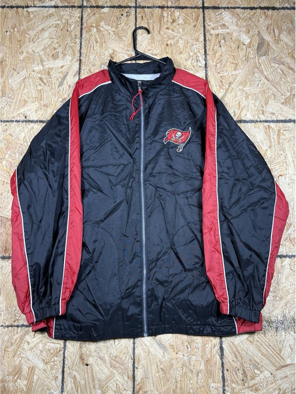 Tampa Bay Buccaneers Vintage Jacket Red Full Zip Windbreaker NFL Men’s Large!